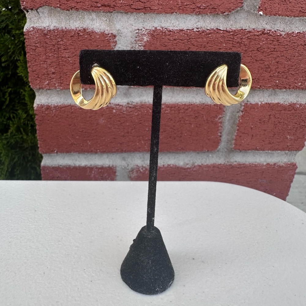 Elegant Gold Hoop Earrings Vintage Monet